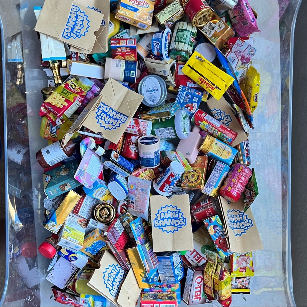 FREE SHIPPING Mini Brands Toys Bundle